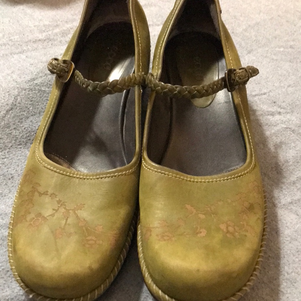 Ecco Olive Green Floral Etched Leather Mary Jane Heels